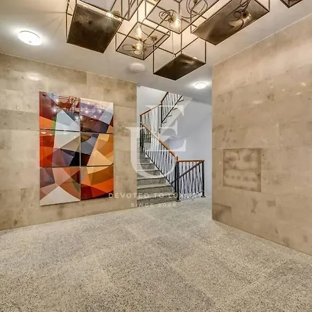 Oslo: A Modern Furnished With Parking 아파트