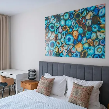 Oslo: A Modern Furnished With Parking *